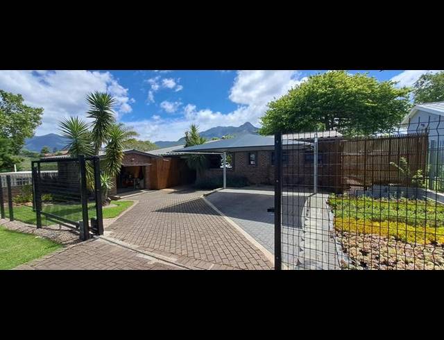 4 BEDROOM HOUSE FOR SALE IN DORMEHLS DRIFT